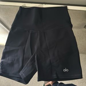ALO 4” vapor high waist fierce shorts